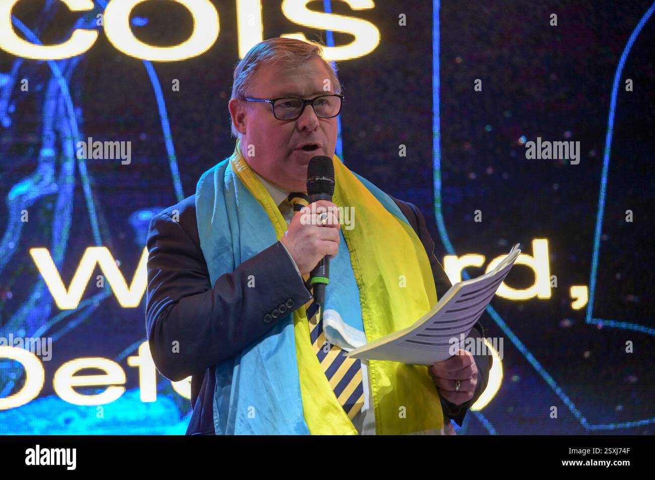 LONDRES, ROYAUME-UNI. 24 février 2025. Mark Francois à l'occasion du troisième anniversaire de l'invasion russe de l'Ukraine, des familles et des supporters ukrainiens se rassemblent pour un rassemblement à Trafalgar Square, Londres, Angleterre. (Photo de 李世惠/Voir Li/Picture Capital) crédit : Voir Li/Picture Capital/Alamy Live News Banque D'Images