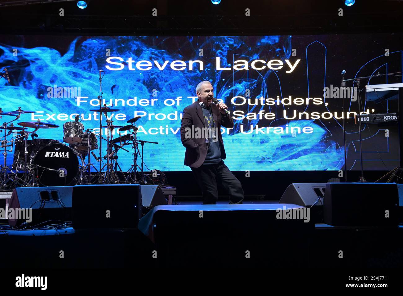 LONDRES, ROYAUME-UNI. 24 février 2025. Conférencier Steven Lacey à l'occasion du troisième anniversaire de l'invasion russe de l'Ukraine, des familles et des partisans ukrainiens se rassemblent pour un rassemblement à Trafalgar Square, Londres, Angleterre. (Photo de 李世惠/Voir Li/Picture Capital) crédit : Voir Li/Picture Capital/Alamy Live News Banque D'Images