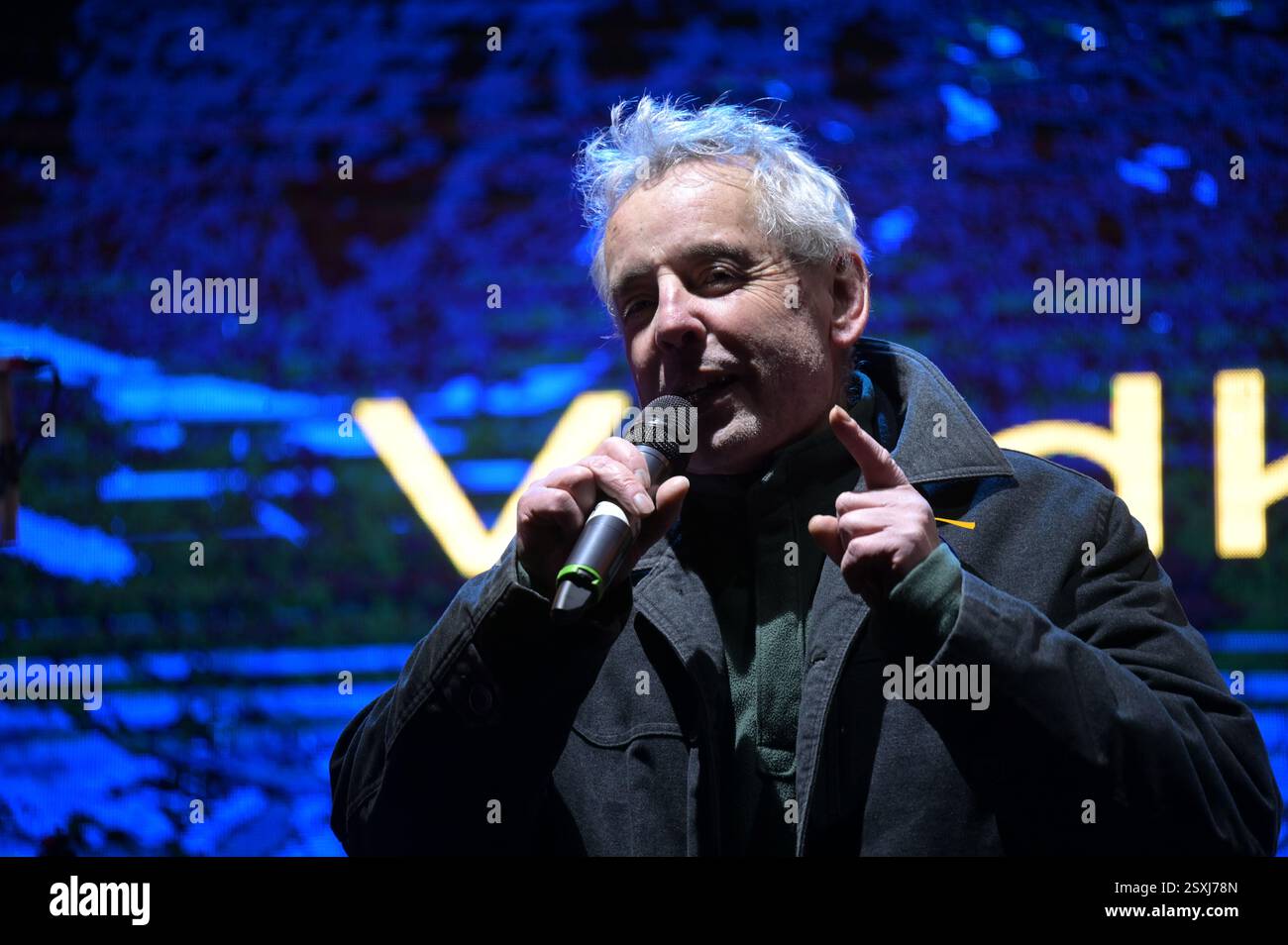 LONDRES, ROYAUME-UNI. 24 février 2025. Conférencier Vlodko Pawluk à l'occasion du troisième anniversaire de l'invasion russe de l'Ukraine, des familles et des supporters ukrainiens se rassemblent pour un rassemblement à Trafalgar Square, à Londres, en Angleterre. (Photo de 李世惠/Voir Li/Picture Capital) crédit : Voir Li/Picture Capital/Alamy Live News Banque D'Images