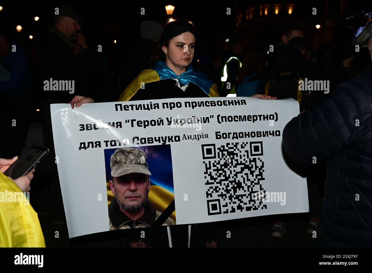 LONDRES, ROYAUME-UNI. 24 février 2025. À l'occasion du troisième anniversaire de l'invasion russe de l'Ukraine, les familles ukrainiennes et leurs partisans se rassemblent pour un rassemblement à Trafalgar Square, Londres, Angleterre. (Photo de 李世惠/Voir Li/Picture Capital) crédit : Voir Li/Picture Capital/Alamy Live News Banque D'Images