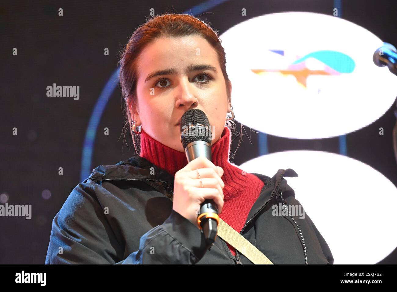 LONDRES, ROYAUME-UNI. 24 février 2025. À l'occasion du troisième anniversaire de l'invasion russe de l'Ukraine, les familles ukrainiennes et leurs partisans se rassemblent pour un rassemblement à Trafalgar Square, Londres, Angleterre. (Photo de 李世惠/Voir Li/Picture Capital) crédit : Voir Li/Picture Capital/Alamy Live News Banque D'Images