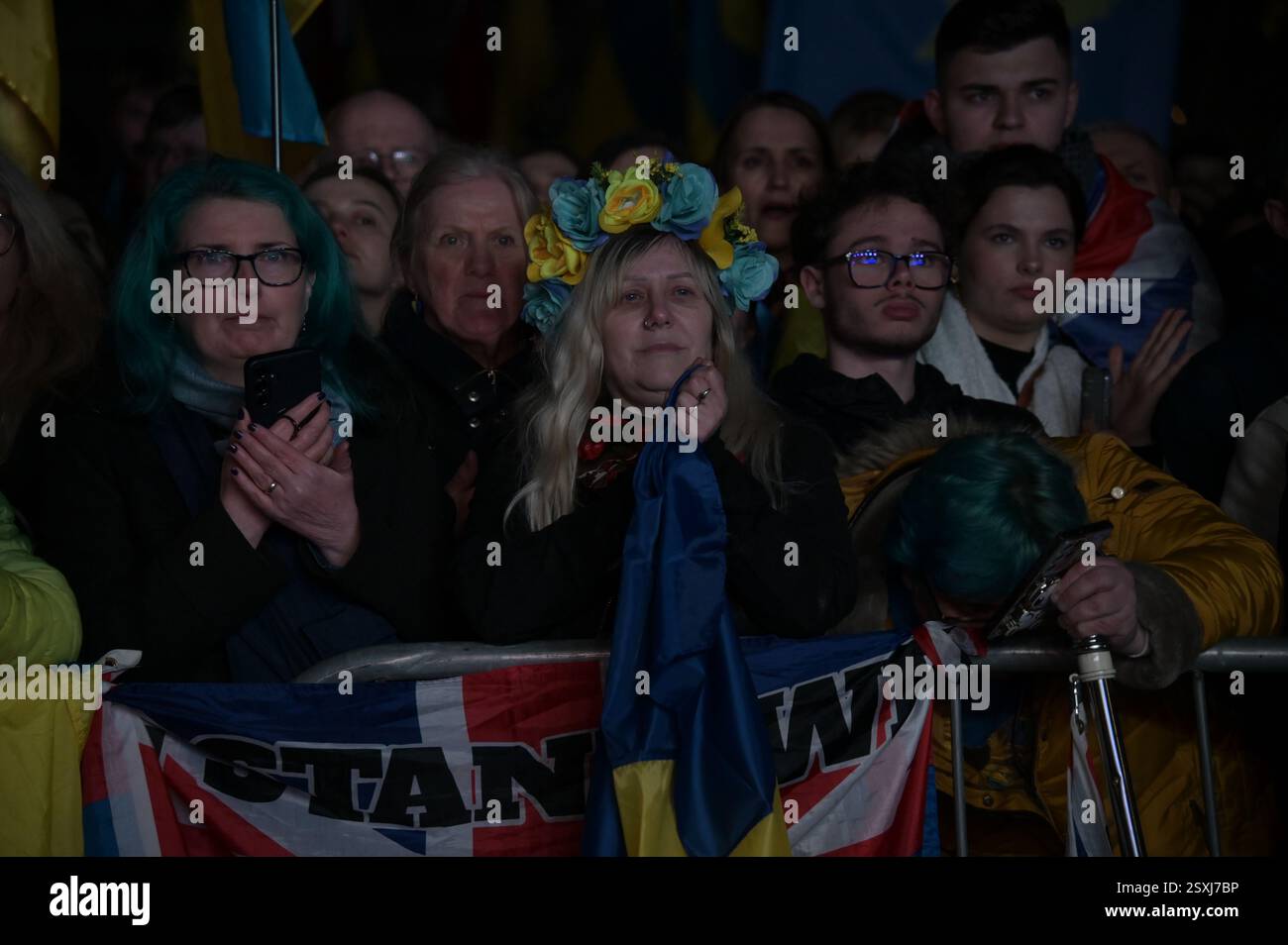 LONDRES, ROYAUME-UNI. 24 février 2025. À l'occasion du troisième anniversaire de l'invasion russe de l'Ukraine, les familles ukrainiennes et leurs partisans se rassemblent pour un rassemblement à Trafalgar Square, Londres, Angleterre. (Photo de 李世惠/Voir Li/Picture Capital) crédit : Voir Li/Picture Capital/Alamy Live News Banque D'Images
