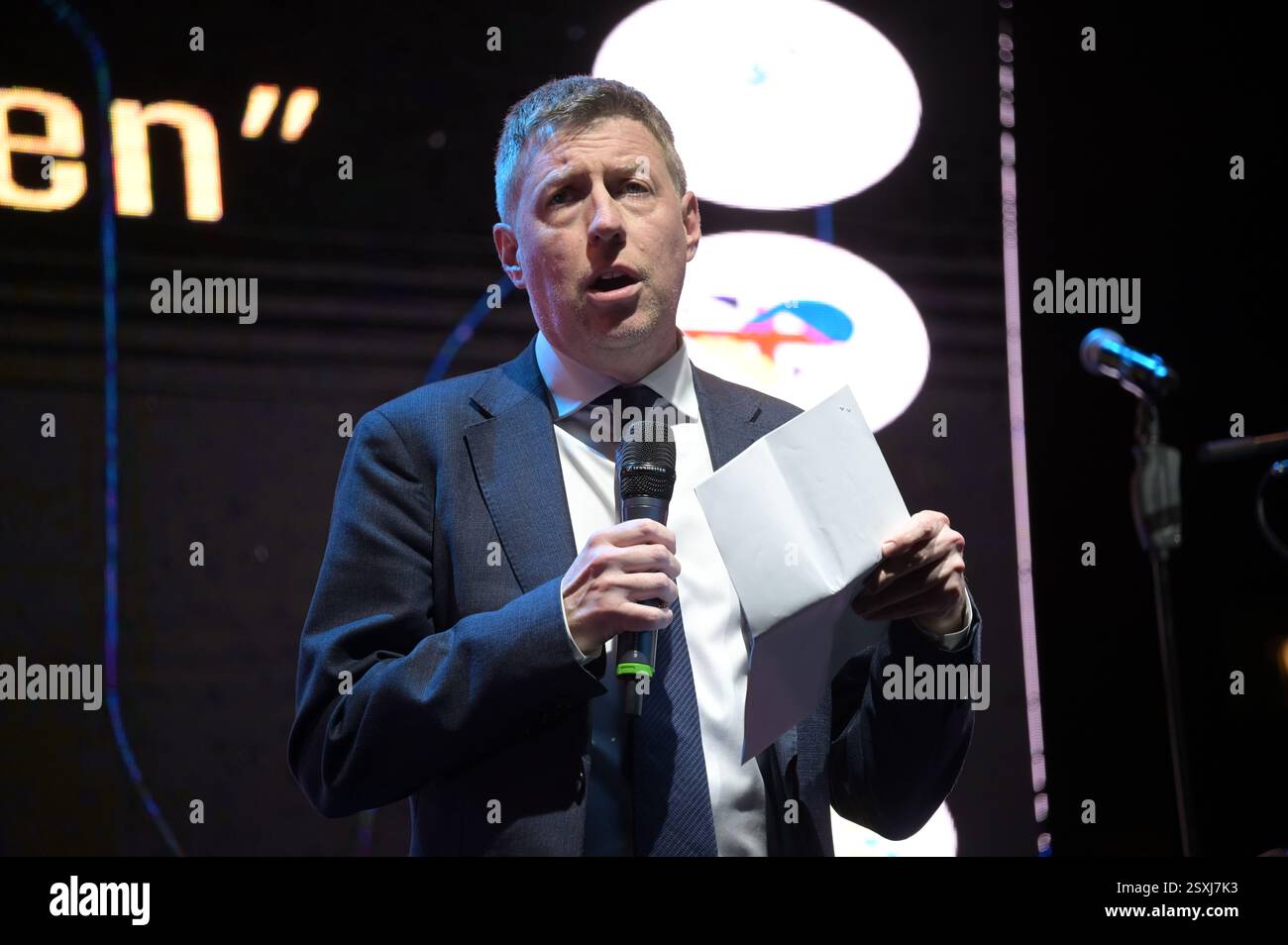 LONDRES, ROYAUME-UNI. 24 février 2025. À l'occasion du troisième anniversaire de l'invasion russe de l'Ukraine, les familles ukrainiennes et leurs partisans se rassemblent pour un rassemblement à Trafalgar Square, Londres, Angleterre. (Photo de 李世惠/Voir Li/Picture Capital) crédit : Voir Li/Picture Capital/Alamy Live News Banque D'Images
