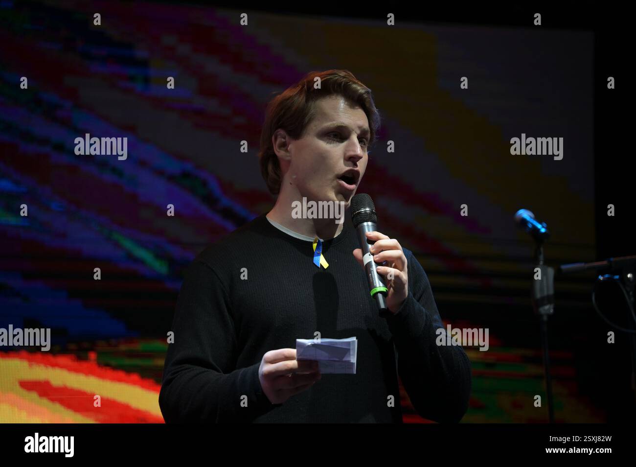 LONDRES, ROYAUME-UNI. 24 février 2025. À l'occasion du troisième anniversaire de l'invasion russe de l'Ukraine, les familles ukrainiennes et leurs partisans se rassemblent pour un rassemblement à Trafalgar Square, Londres, Angleterre. (Photo de 李世惠/Voir Li/Picture Capital) crédit : Voir Li/Picture Capital/Alamy Live News Banque D'Images