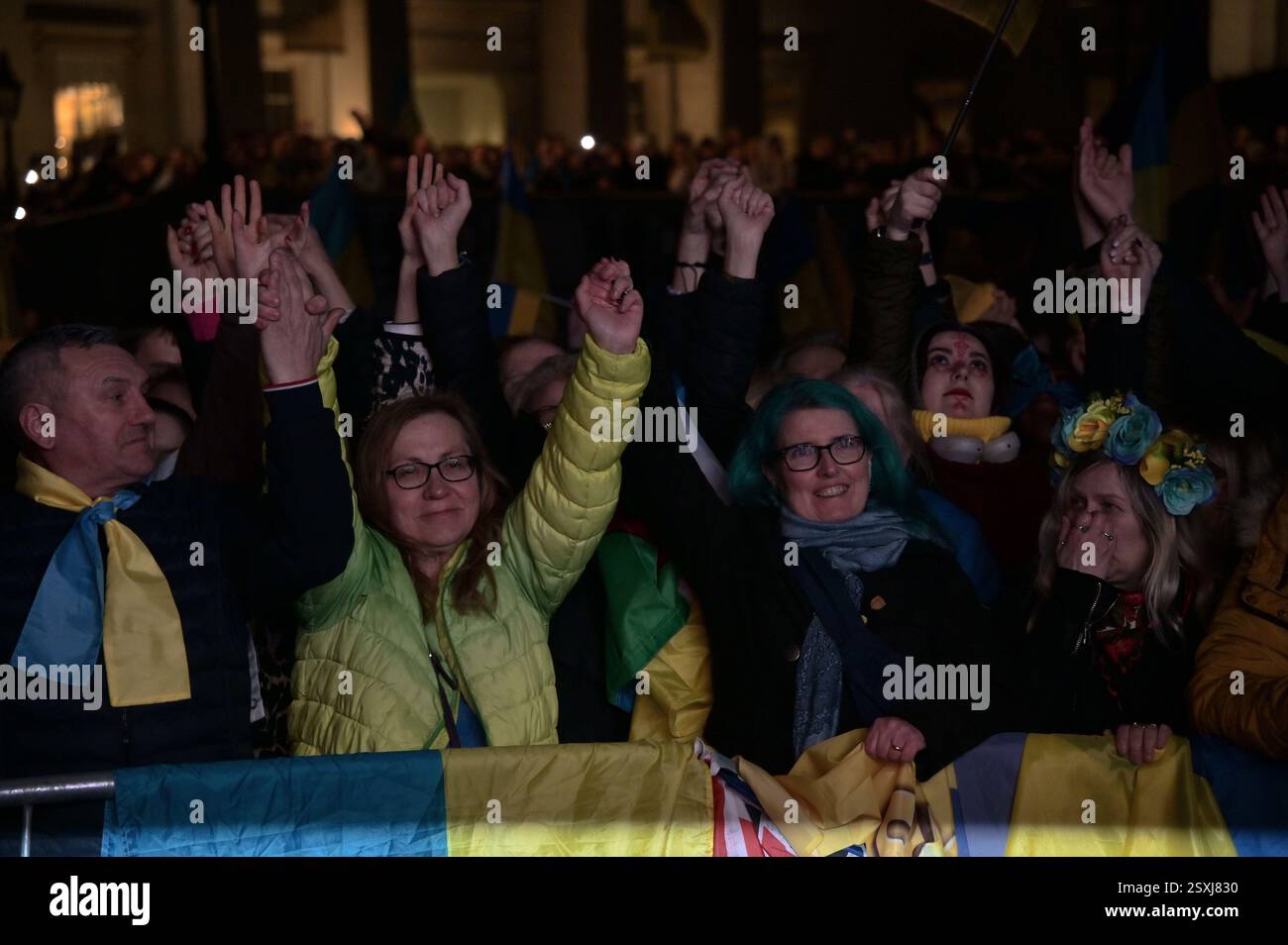 LONDRES, ROYAUME-UNI. 24 février 2025. À l'occasion du troisième anniversaire de l'invasion russe de l'Ukraine, les familles ukrainiennes et leurs partisans se rassemblent pour un rassemblement à Trafalgar Square, Londres, Angleterre. (Photo de 李世惠/Voir Li/Picture Capital) crédit : Voir Li/Picture Capital/Alamy Live News Banque D'Images