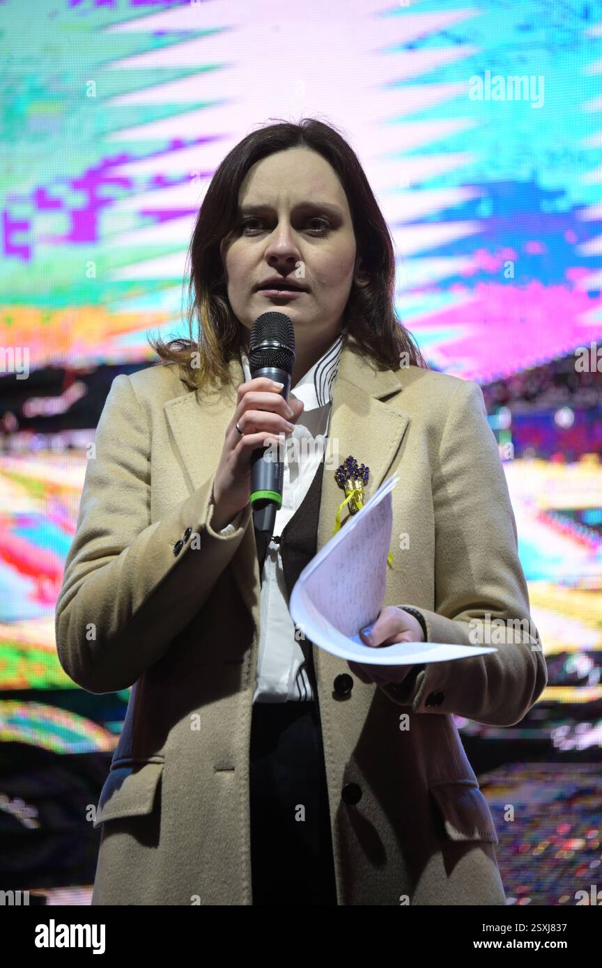 LONDRES, ROYAUME-UNI. 24 février 2025. À l'occasion du troisième anniversaire de l'invasion russe de l'Ukraine, les familles ukrainiennes et leurs partisans se rassemblent pour un rassemblement à Trafalgar Square, Londres, Angleterre. (Photo de 李世惠/Voir Li/Picture Capital) crédit : Voir Li/Picture Capital/Alamy Live News Banque D'Images