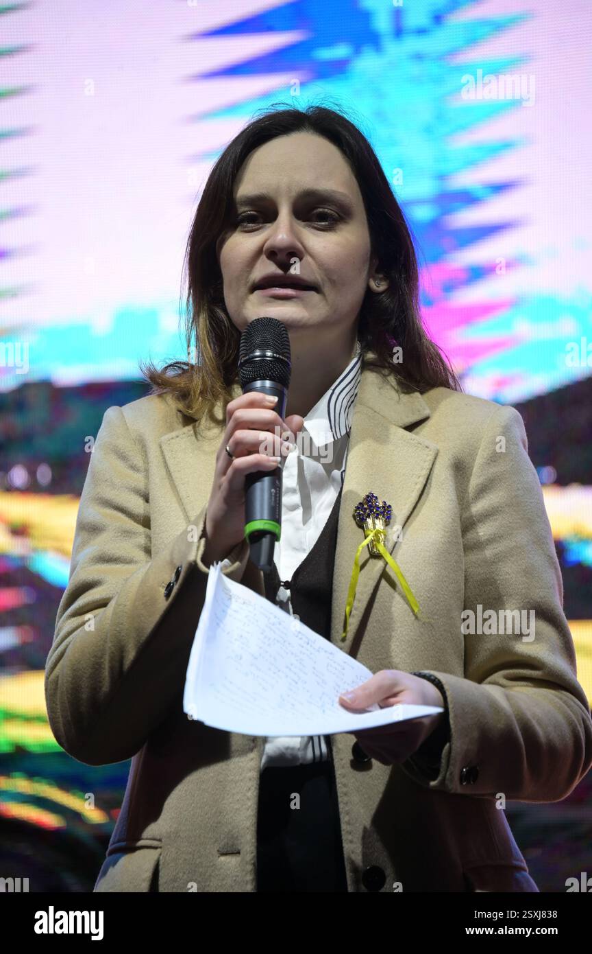 LONDRES, ROYAUME-UNI. 24 février 2025. À l'occasion du troisième anniversaire de l'invasion russe de l'Ukraine, les familles ukrainiennes et leurs partisans se rassemblent pour un rassemblement à Trafalgar Square, Londres, Angleterre. (Photo de 李世惠/Voir Li/Picture Capital) crédit : Voir Li/Picture Capital/Alamy Live News Banque D'Images