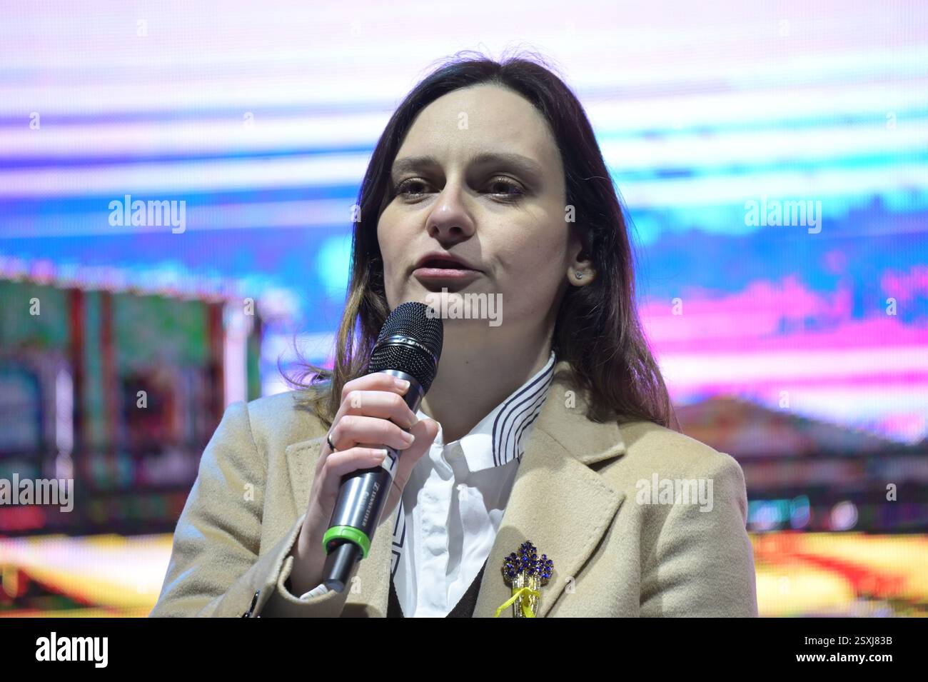 LONDRES, ROYAUME-UNI. 24 février 2025. À l'occasion du troisième anniversaire de l'invasion russe de l'Ukraine, les familles ukrainiennes et leurs partisans se rassemblent pour un rassemblement à Trafalgar Square, Londres, Angleterre. (Photo de 李世惠/Voir Li/Picture Capital) crédit : Voir Li/Picture Capital/Alamy Live News Banque D'Images