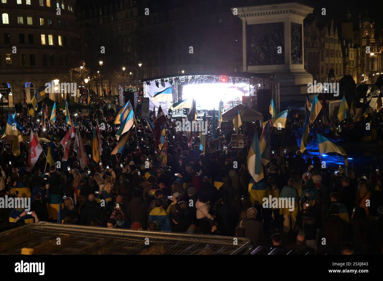 LONDRES, ROYAUME-UNI. 24 février 2025. À l'occasion du troisième anniversaire de l'invasion russe de l'Ukraine, les familles ukrainiennes et leurs partisans se rassemblent pour un rassemblement à Trafalgar Square, Londres, Angleterre. (Photo de 李世惠/Voir Li/Picture Capital) crédit : Voir Li/Picture Capital/Alamy Live News Banque D'Images