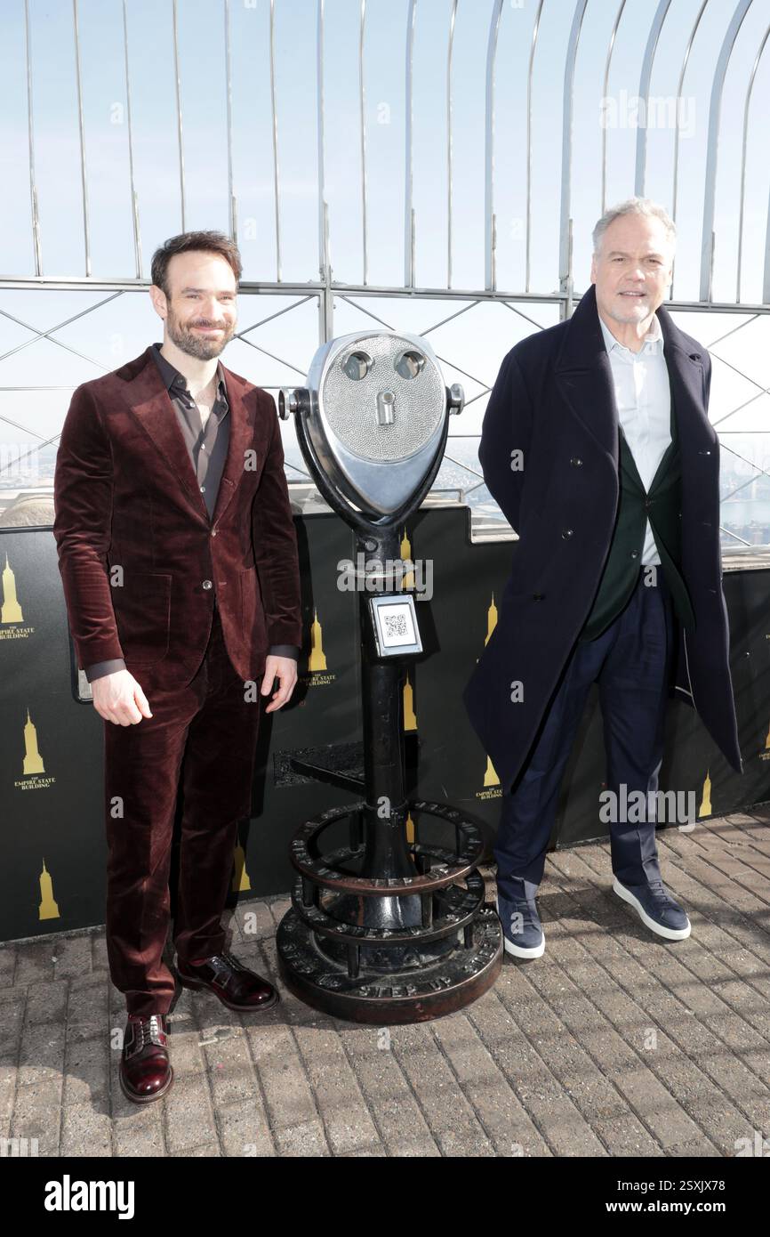 NY, États-Unis. 24 février 2025. NEW YORK, NEW YORK - 24 FÉVRIER : Charlie Cox et Vincent D'Onofrio assistent à l'événement de lancement sur tapis rouge ''Daredevil : Born Again'' à l'Empire State Building le 24 février 2025, à New York. L'événement a célébré la prochaine série Disney, qui voit Cox reprendre son rôle de Matt Murdock/Daredevil et D'Onofrio revenir dans le rôle de Wilson Fisk/Kingpin. La première de la série est prévue pour le 4 mars 2025. (Crédit image : © Luiz Rampelotto/ZUMA Press Wire) USAGE ÉDITORIAL SEULEMENT! Non destiné à UN USAGE commercial ! Banque D'Images