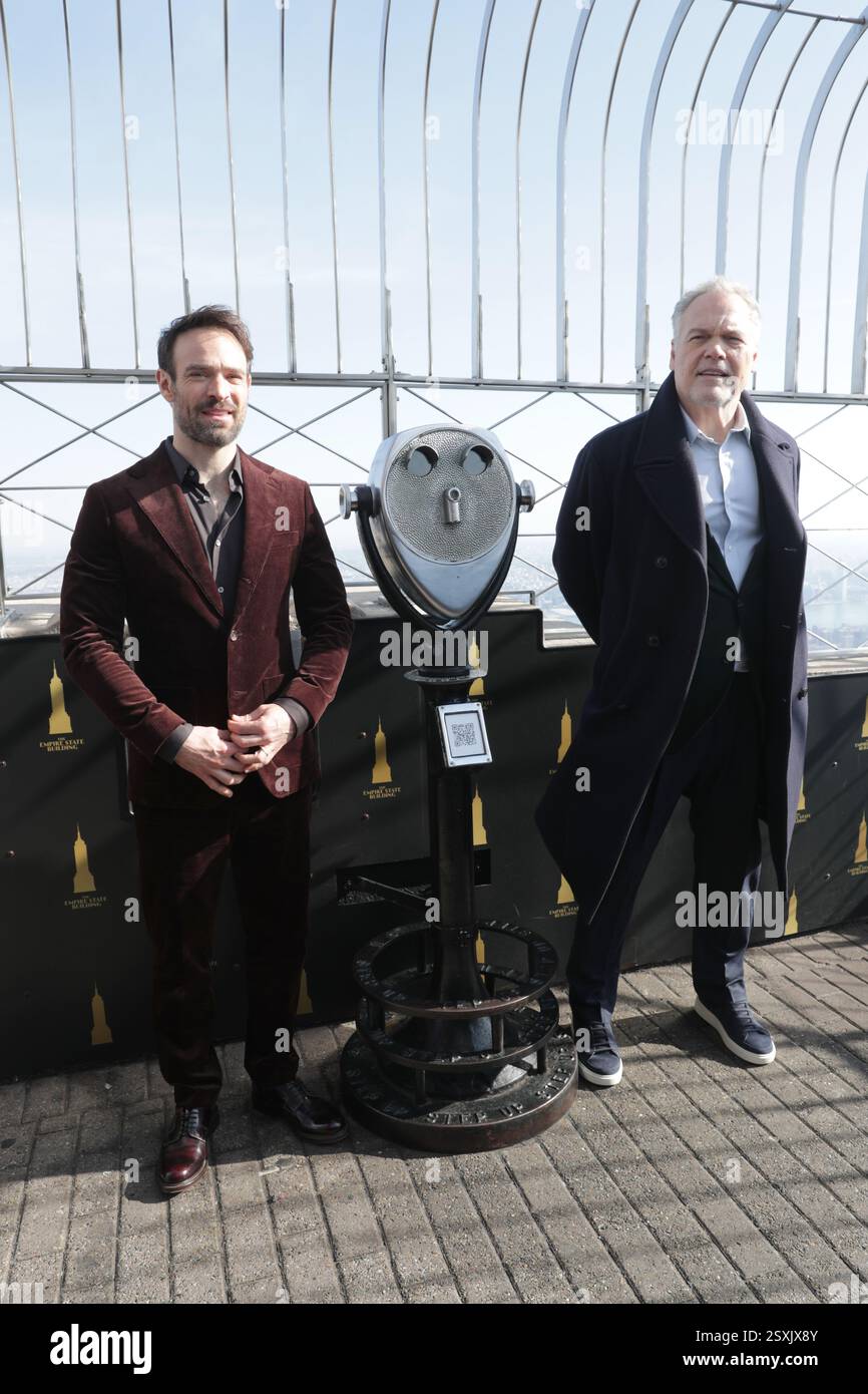 NY, États-Unis. 24 février 2025. NEW YORK, NEW YORK - 24 FÉVRIER : Charlie Cox et Vincent D'Onofrio assistent à l'événement de lancement sur tapis rouge ''Daredevil : Born Again'' à l'Empire State Building le 24 février 2025, à New York. L'événement a célébré la prochaine série Disney, qui voit Cox reprendre son rôle de Matt Murdock/Daredevil et D'Onofrio revenir dans le rôle de Wilson Fisk/Kingpin. La première de la série est prévue pour le 4 mars 2025. (Crédit image : © Luiz Rampelotto/ZUMA Press Wire) USAGE ÉDITORIAL SEULEMENT! Non destiné à UN USAGE commercial ! Banque D'Images