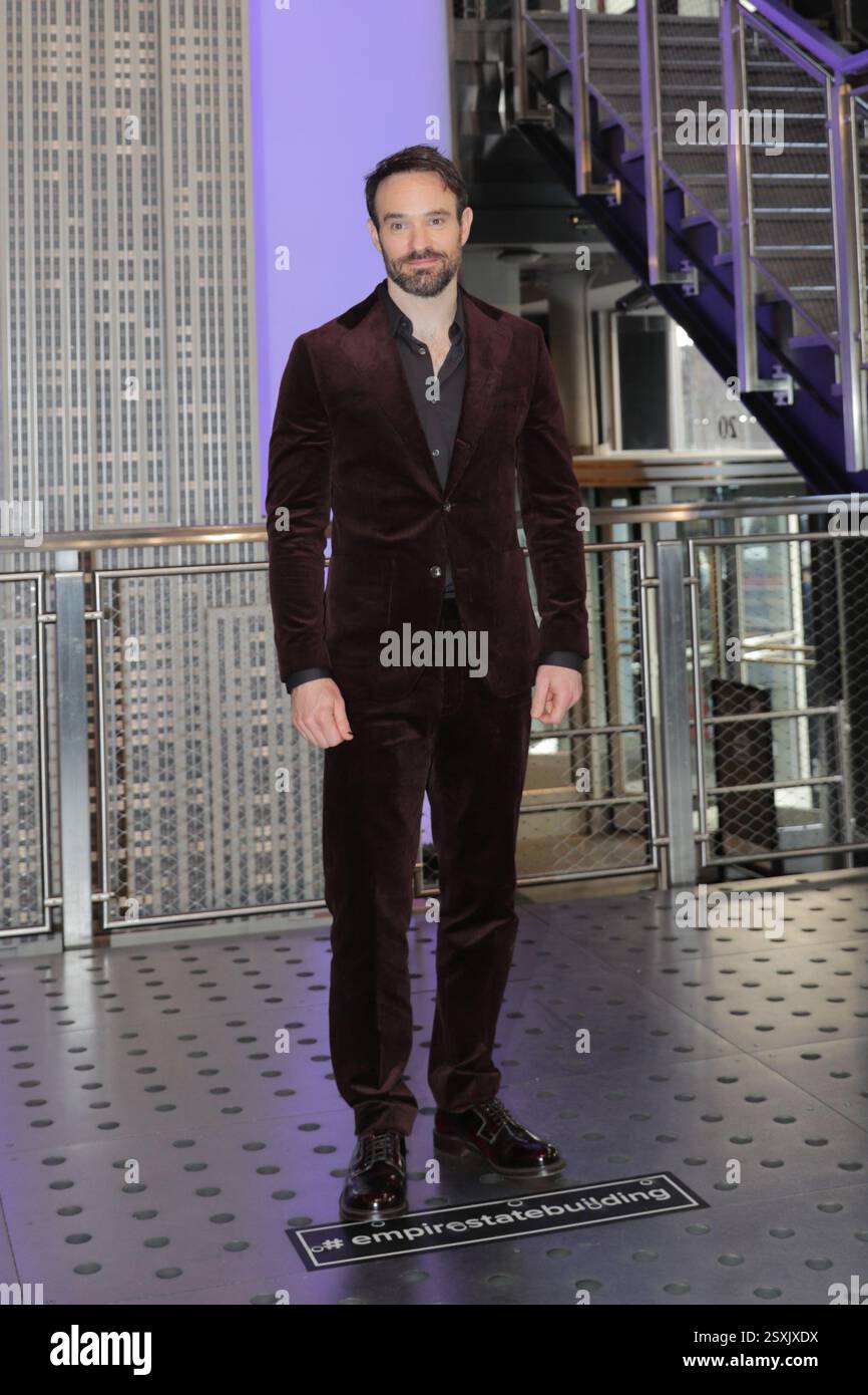NY, États-Unis. 24 février 2025. NEW YORK, NEW YORK - 24 FÉVRIER : Charlie Cox et Vincent D'Onofrio assistent à l'événement de lancement sur tapis rouge ''Daredevil : Born Again'' à l'Empire State Building le 24 février 2025, à New York. L'événement a célébré la prochaine série Disney, qui voit Cox reprendre son rôle de Matt Murdock/Daredevil et D'Onofrio revenir dans le rôle de Wilson Fisk/Kingpin. La première de la série est prévue pour le 4 mars 2025. (Crédit image : © Luiz Rampelotto/ZUMA Press Wire) USAGE ÉDITORIAL SEULEMENT! Non destiné à UN USAGE commercial ! Banque D'Images