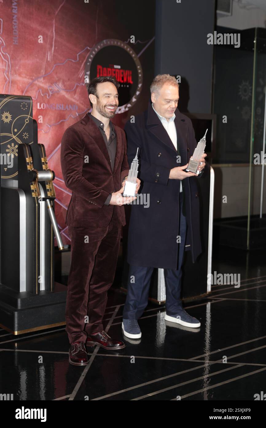 New York, États-Unis. 24 février 2025. NEW YORK, NEW YORK - 24 FÉVRIER : Charlie Cox et Vincent D'Onofrio assistent à l'événement de lancement sur tapis rouge 'Daredevil : Born Again' à l'Empire State Building le 24 février 2025, à New York. L'événement a célébré la prochaine série Disney, qui voit Cox reprendre son rôle de Matt Murdock/Daredevil et D'Onofrio revenir dans le rôle de Wilson Fisk/Kingpin. La première de la série est prévue pour le 4 mars 2025. (Photo : Giada Papini Rampelotto/EuropaNewswire/Sipa USA). Crédit : Sipa USA/Alamy Live News Banque D'Images