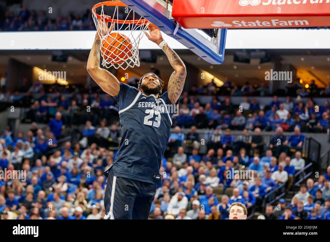 Omaha, Nebraska. États-Unis 23 février 2025. - L'attaquant Jordan Burks (23 ans) de Georgetown Hoyas termine une seconde mi-temps en action lors d'un match de basket-ball masculin entre Georgetown Hoyas et Creighton Bluejays au CHI Health Center à Omaha, ne. Creighton a gagné : 80-69.présence : 17,545.Michael Spomer/Cal Sport Media (image crédit : © Michael Spomer/Cal Sport Media). Crédit : csm/Alamy Live News Banque D'Images