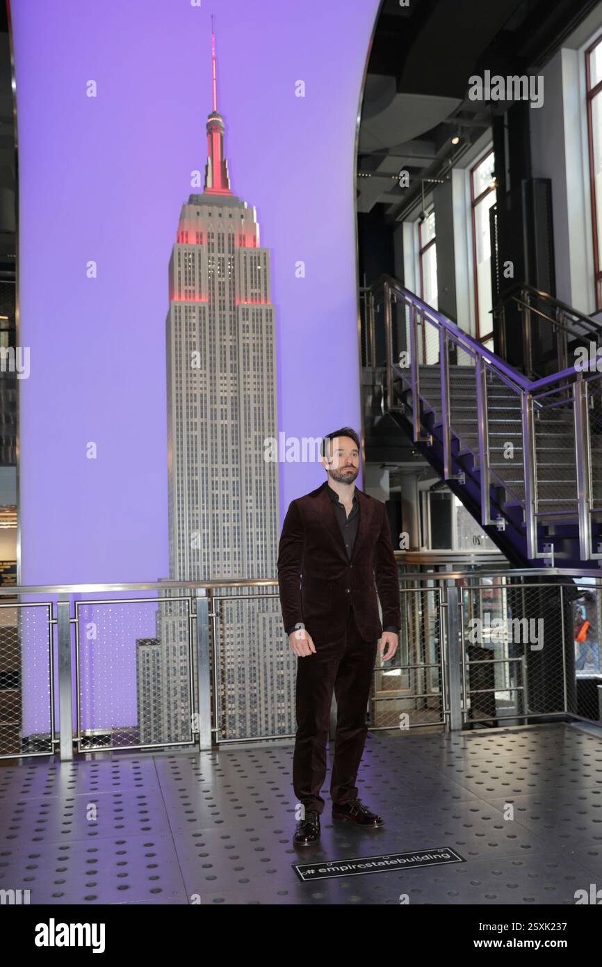 New York. 24 février 2025. NEW YORK, NEW YORK - 24 FÉVRIER : Charlie Cox et Vincent D'Onofrio assistent à l'événement de lancement sur tapis rouge 'Daredevil : Born Again' à l'Empire State Building le 24 février 2025, à New York. L'événement a célébré la prochaine série Disney, qui voit Cox reprendre son rôle de Matt Murdock/Daredevil et D'Onofrio revenir dans le rôle de Wilson Fisk/Kingpin. La première de la série est prévue pour le 4 mars 2025. (Crédit : Giada Papini Rampelotto/EuropaNewswire)./dpa/Alamy Live News Banque D'Images