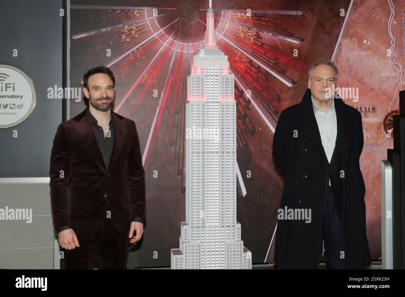 New York. 24 février 2025. NEW YORK, NEW YORK - 24 FÉVRIER : Charlie Cox et Vincent D'Onofrio assistent à l'événement de lancement sur tapis rouge 'Daredevil : Born Again' à l'Empire State Building le 24 février 2025, à New York. L'événement a célébré la prochaine série Disney, qui voit Cox reprendre son rôle de Matt Murdock/Daredevil et D'Onofrio revenir dans le rôle de Wilson Fisk/Kingpin. La première de la série est prévue pour le 4 mars 2025. (Crédit : Giada Papini Rampelotto/EuropaNewswire)./dpa/Alamy Live News Banque D'Images