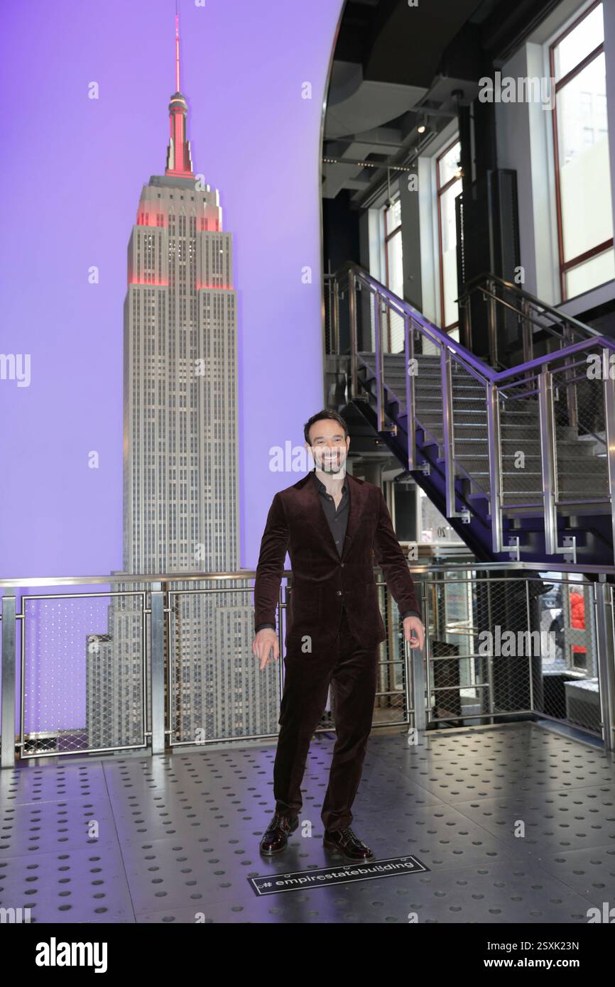 New York. 24 février 2025. NEW YORK, NEW YORK - 24 FÉVRIER : Charlie Cox et Vincent D'Onofrio assistent à l'événement de lancement sur tapis rouge 'Daredevil : Born Again' à l'Empire State Building le 24 février 2025, à New York. L'événement a célébré la prochaine série Disney, qui voit Cox reprendre son rôle de Matt Murdock/Daredevil et D'Onofrio revenir dans le rôle de Wilson Fisk/Kingpin. La première de la série est prévue pour le 4 mars 2025. (Crédit : Giada Papini Rampelotto/EuropaNewswire)./dpa/Alamy Live News Banque D'Images