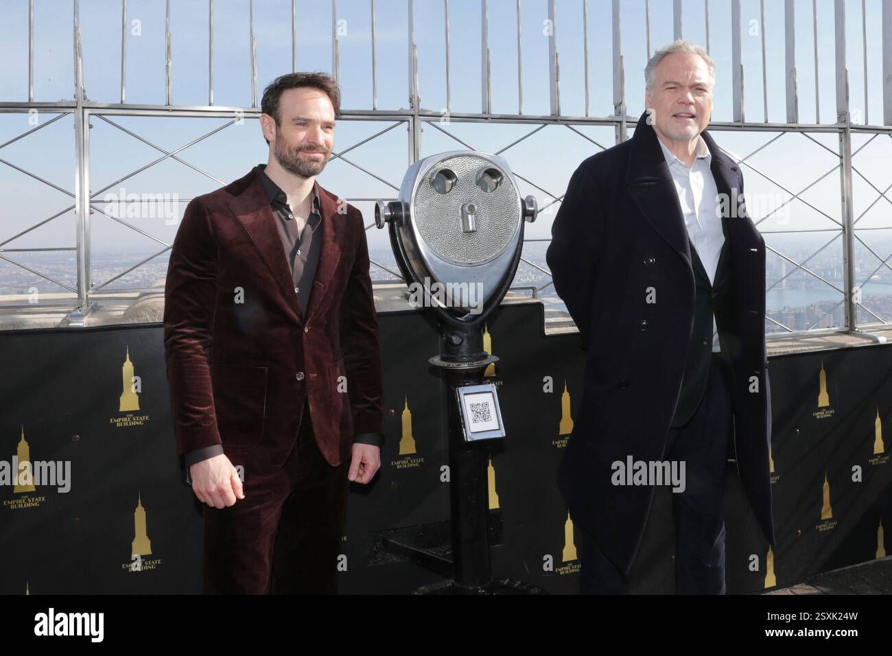 New York. 24 février 2025. NEW YORK, NEW YORK - 24 FÉVRIER : Charlie Cox et Vincent D'Onofrio assistent à l'événement de lancement sur tapis rouge 'Daredevil : Born Again' à l'Empire State Building le 24 février 2025, à New York. L'événement a célébré la prochaine série Disney, qui voit Cox reprendre son rôle de Matt Murdock/Daredevil et D'Onofrio revenir dans le rôle de Wilson Fisk/Kingpin. La première de la série est prévue pour le 4 mars 2025. (Crédit : Giada Papini Rampelotto/EuropaNewswire)./dpa/Alamy Live News Banque D'Images