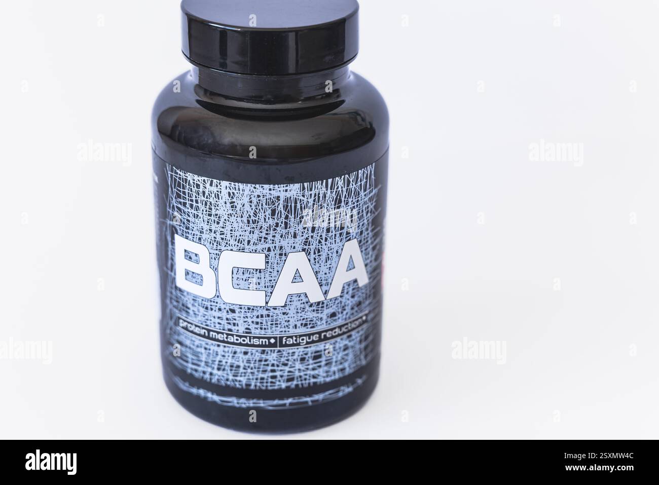 Compléments sportifs pour la musculation. Bouteille de pilules BCAA sur fond blanc. Supplément de renforcement musculaire. Suppléments avant et après l'entraînement. Copier Banque D'Images