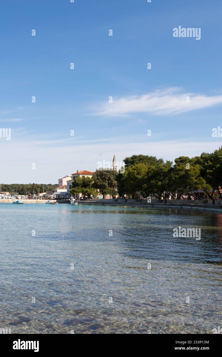 Village côtier Fazana en Istrie, le port de départ pour le parc national des îles Brijuni Banque D'Images