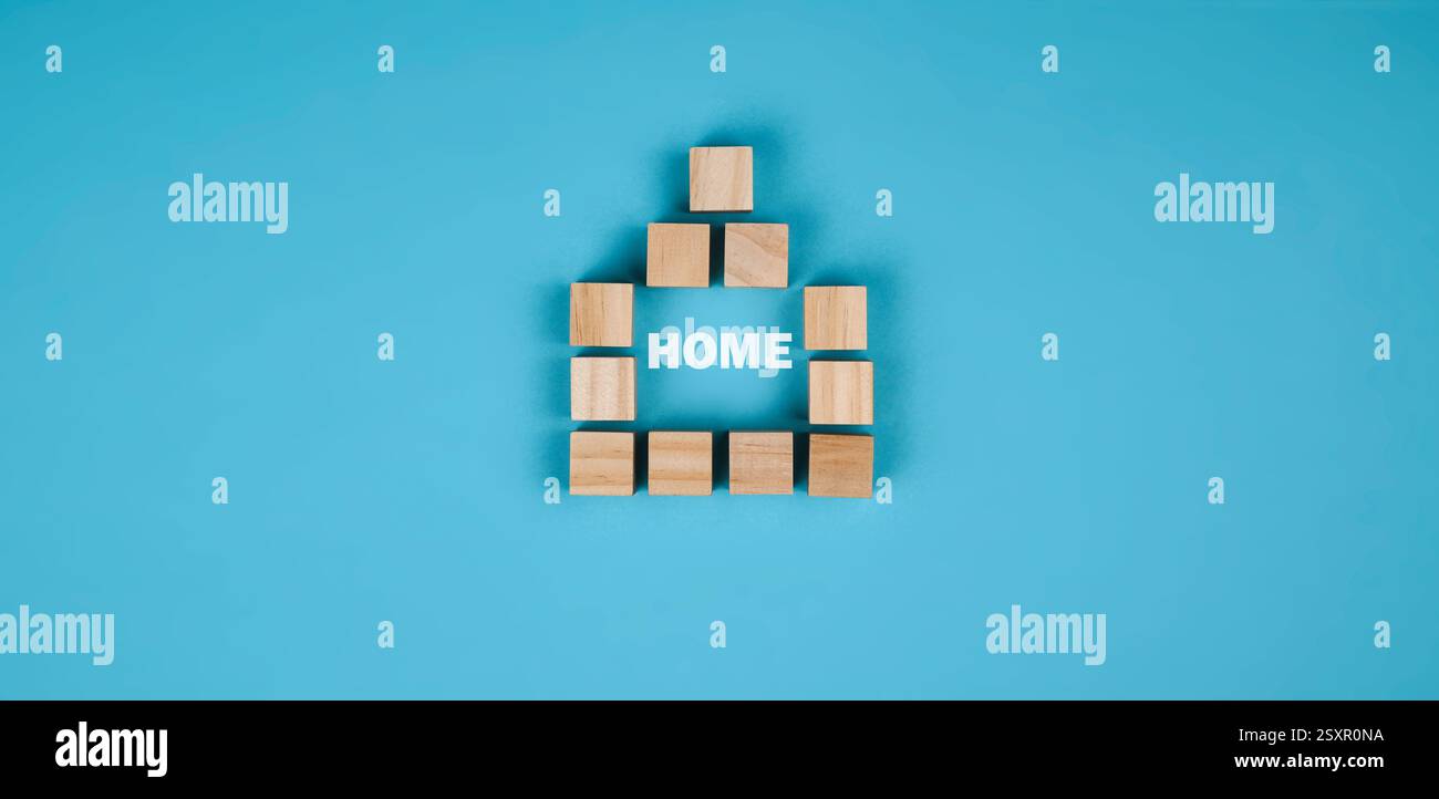 Cube en bois construire une propriété. Construction de maisons ou planification d'une maison occupée par le propriétaire. Banque D'Images