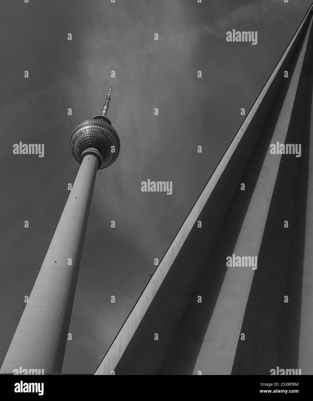 Photo d'art de la tour de télévision à Berlin/Allemagne. Photo en noir et blanc de la tour de télévision à Berlin Banque D'Images