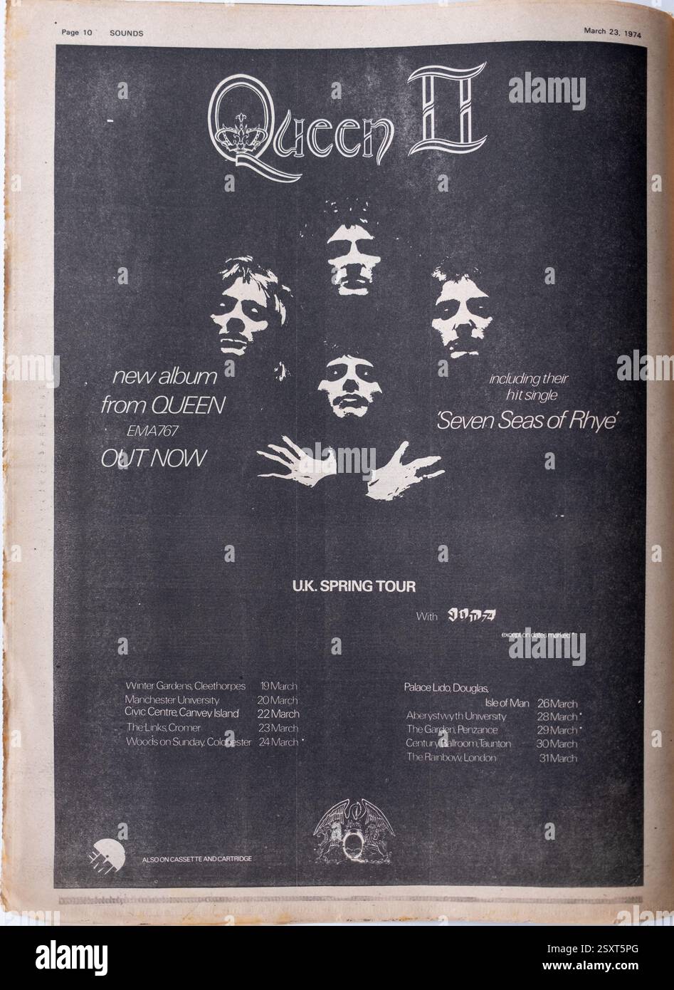 Publicité pleine page dans un numéro Vintage des années 1970 du SOUNDS Rock and Pop Music Paper pour le groupe QUEEN et leur nouvel album Queen II Banque D'Images