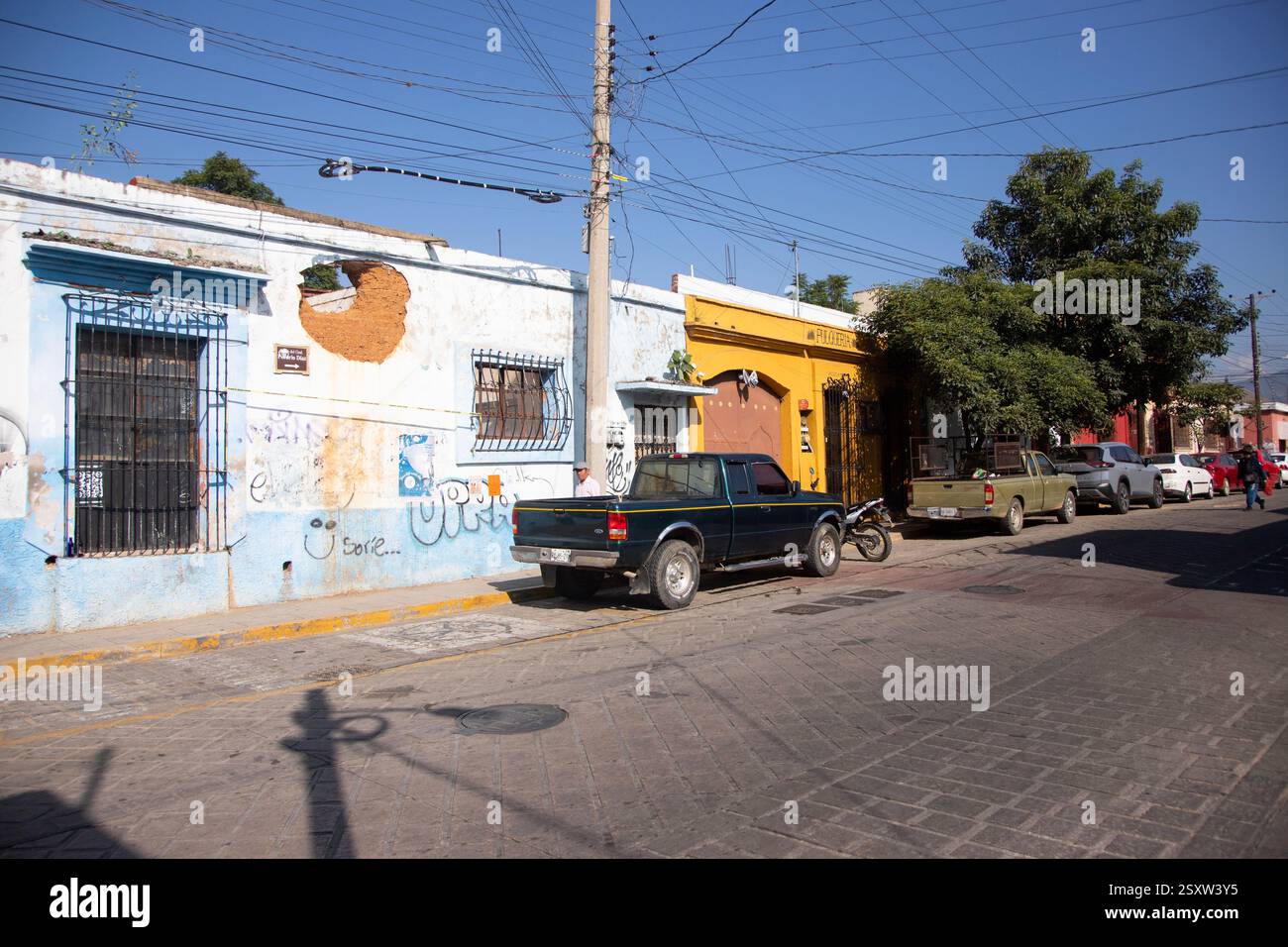 Oaxaca, Mexique ; 1er janvier 2025 : vues sur les rues colorées du quartier de Xochimilco dans la ville de Oaxaca. Banque D'Images