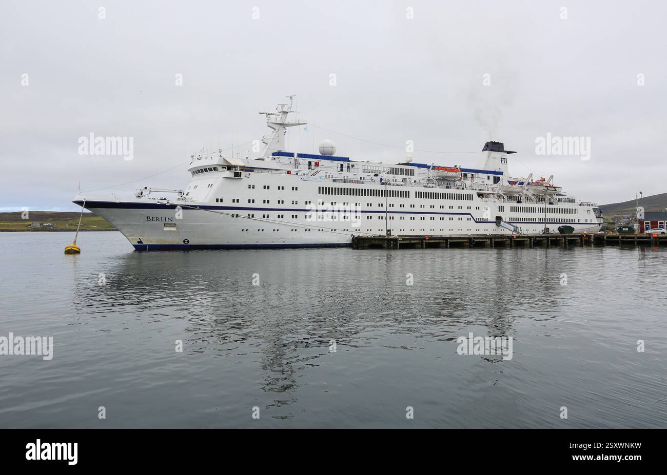 Bateau de croisière BERLIN Lerwick, Écosse, Royaume-Uni - 2025 : Superyacht BERLIN OCEANIS, Malaisie Penang croisières casino flottant bateaux de divertissement en Asie du Sud-est Banque D'Images