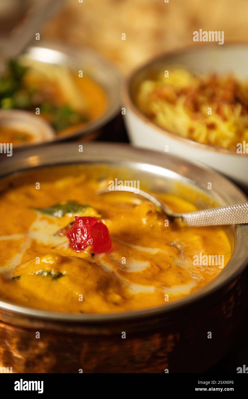 Une sélection de plats indiens traditionnels Banque D'Images