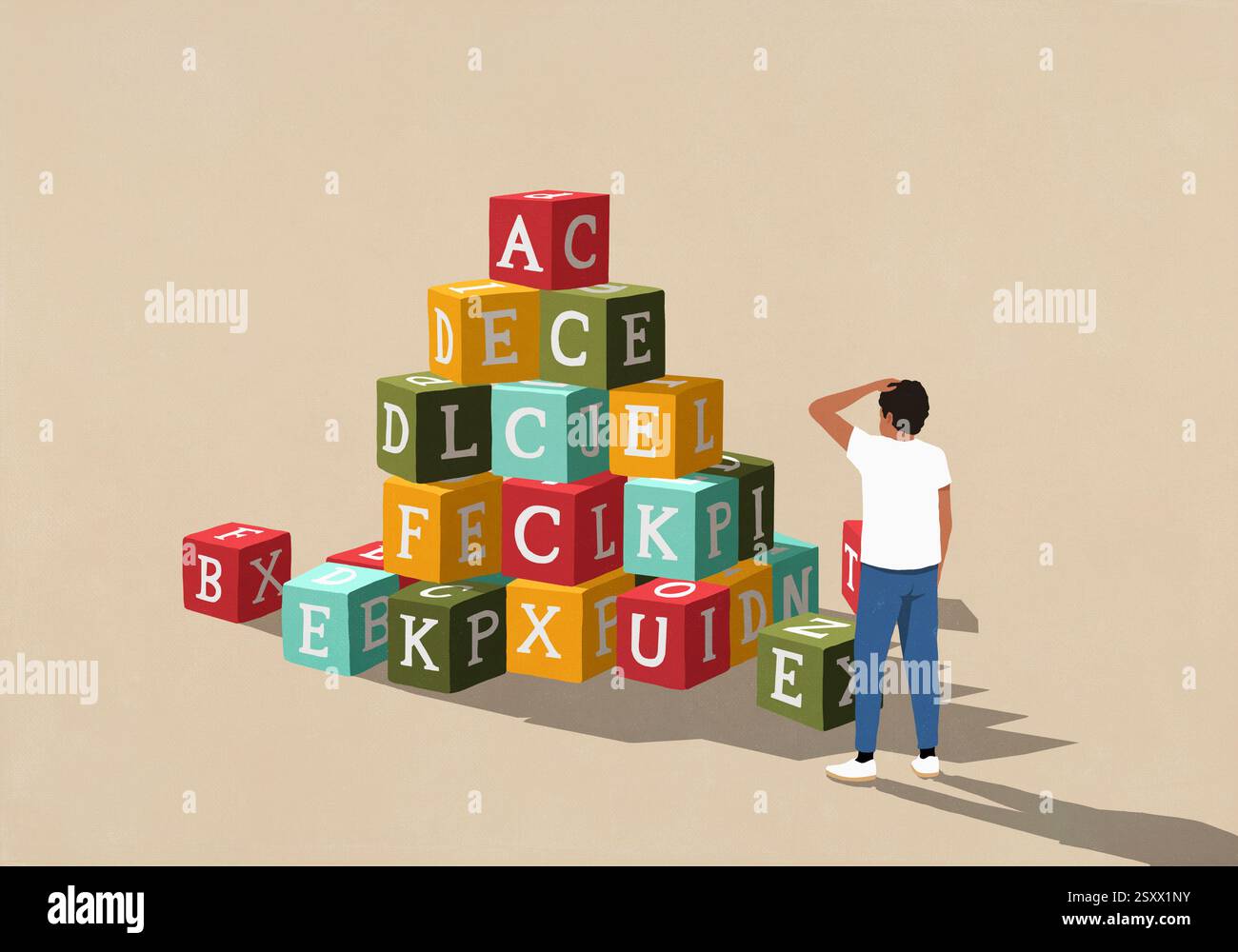 Homme confus regardant une pile de blocs alphabétiques Banque D'Images
