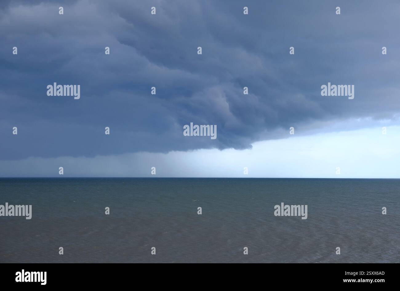 ciel orageux, cley-next-the-sea, nord de norfolk, angleterre Banque D'Images