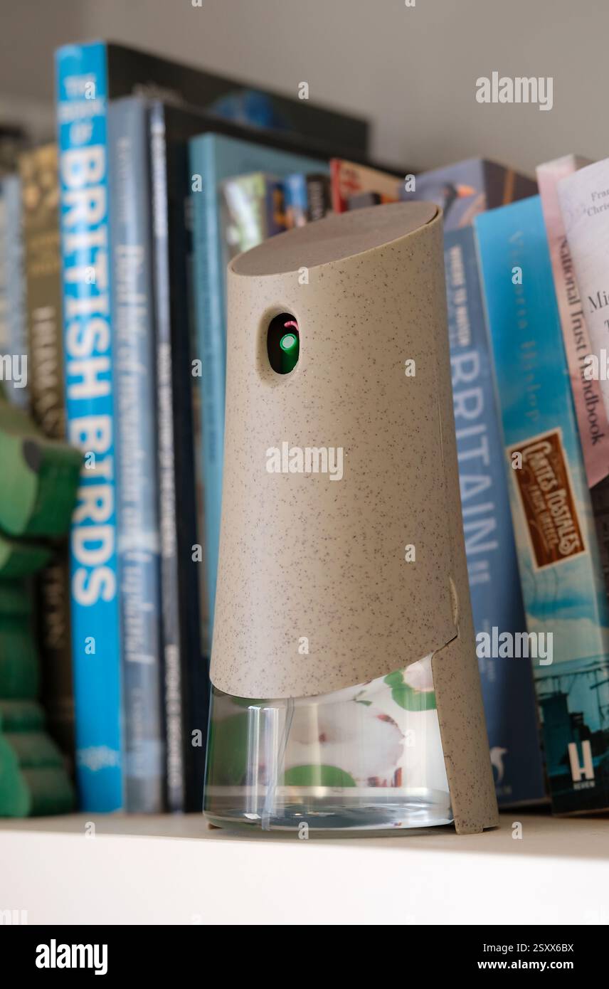 assainisseur d'air sur l'étagère à livres Banque D'Images