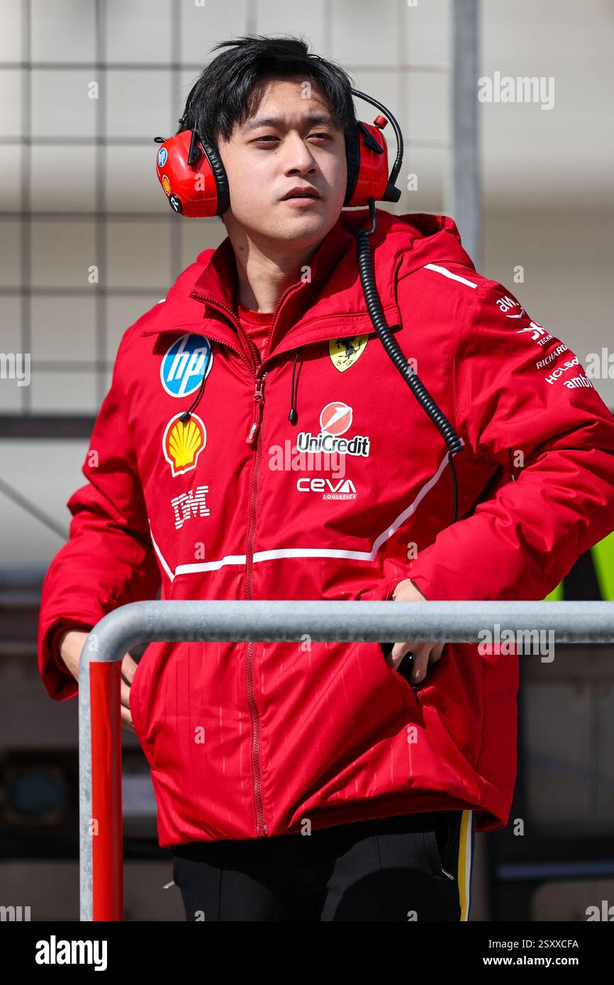 BAHREÏN, BAHREÏN - FÉVRIER 26 : Zhou Guanyu de Chine et Scuderia Ferrari lors de la première journée des essais de F1 sur le circuit international de Bahreïn le 26 février 2025 à Bahreïn, Bahreïn. (Photo de Qian Jun/MB Media) Banque D'Images