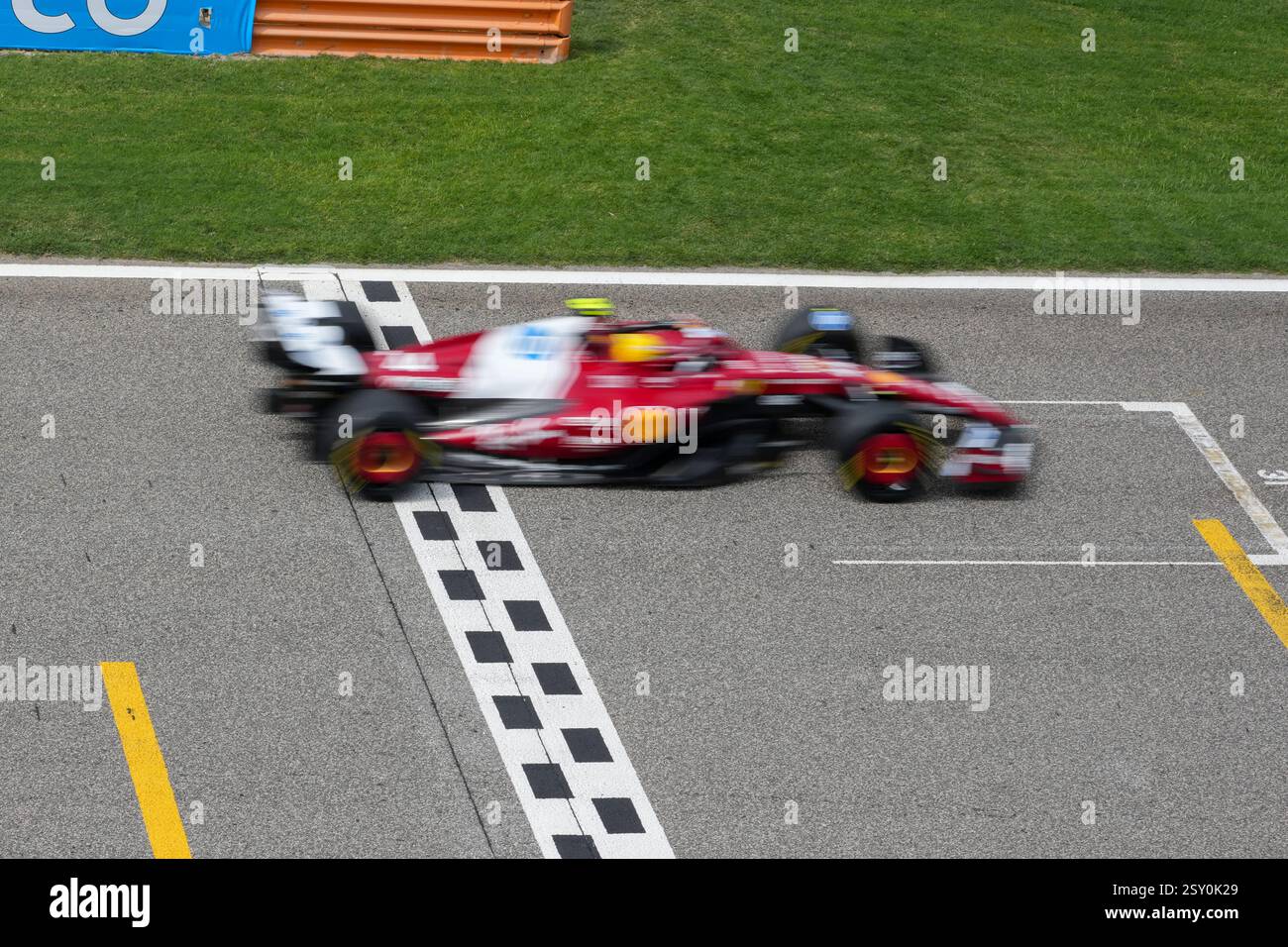 Sakhir, Bahreïn. 26 février 2025. Lewis Hamilton, lors des essais de formule 1, au Bahrain International circuit. Crédit : Alessio Morgese/Alessio Morgese/Emage/Alamy Live news Banque D'Images
