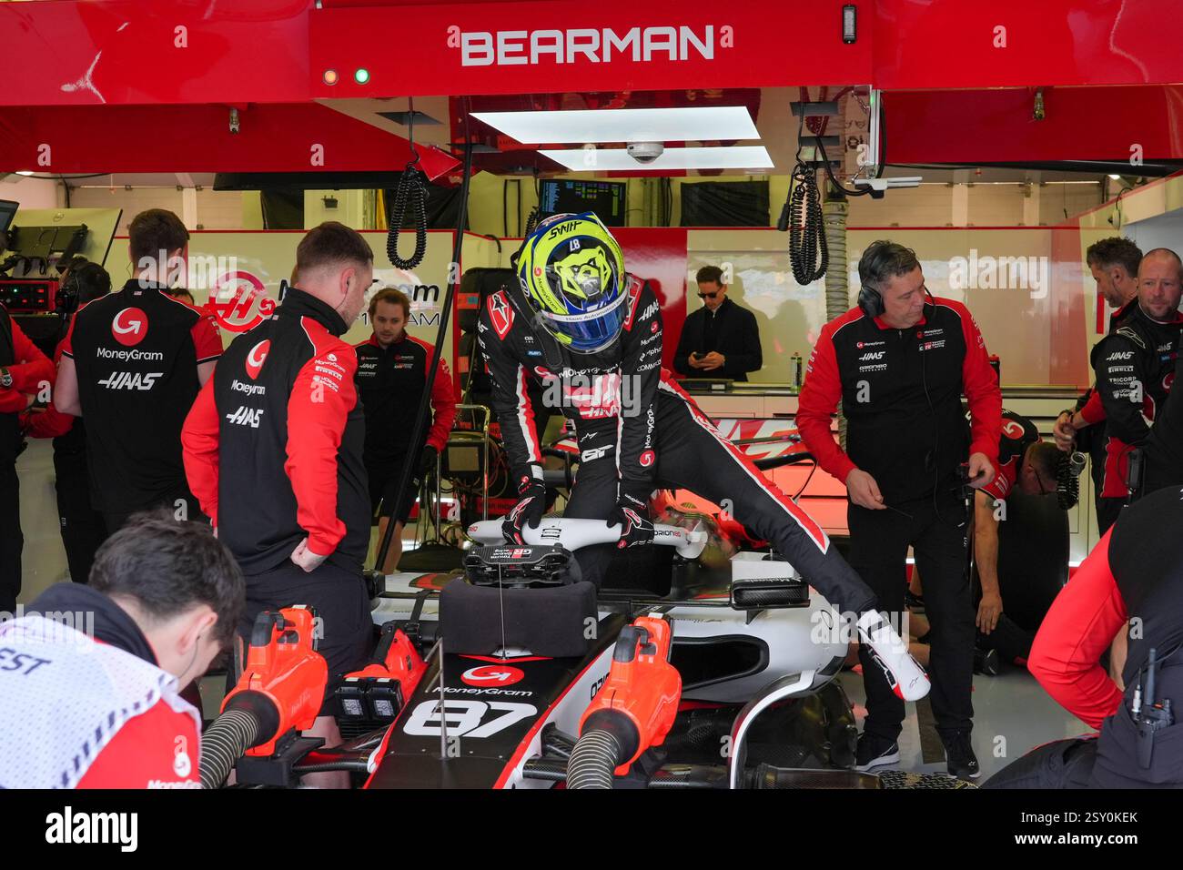 Sakhir, Bahreïn. 26 février 2025. Oliver Bearman, lors des essais de formule 1, au Bahrain International circuit. Crédit : Alessio Morgese/Alessio Morgese/Emage/Alamy Live news Banque D'Images