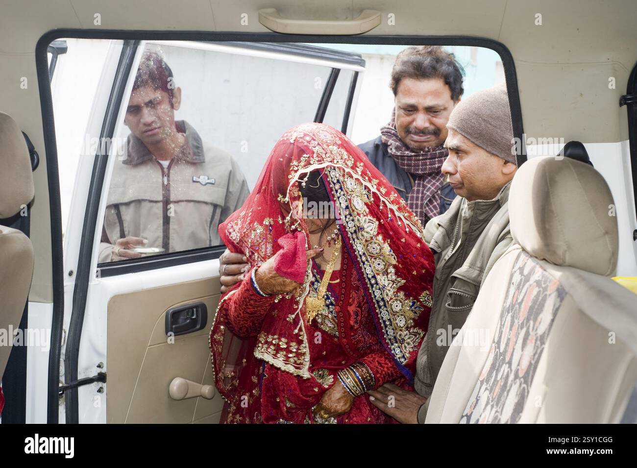 Fonction de mariage hindou vidaai Uttar Pradesh Inde Asie Banque D'Images