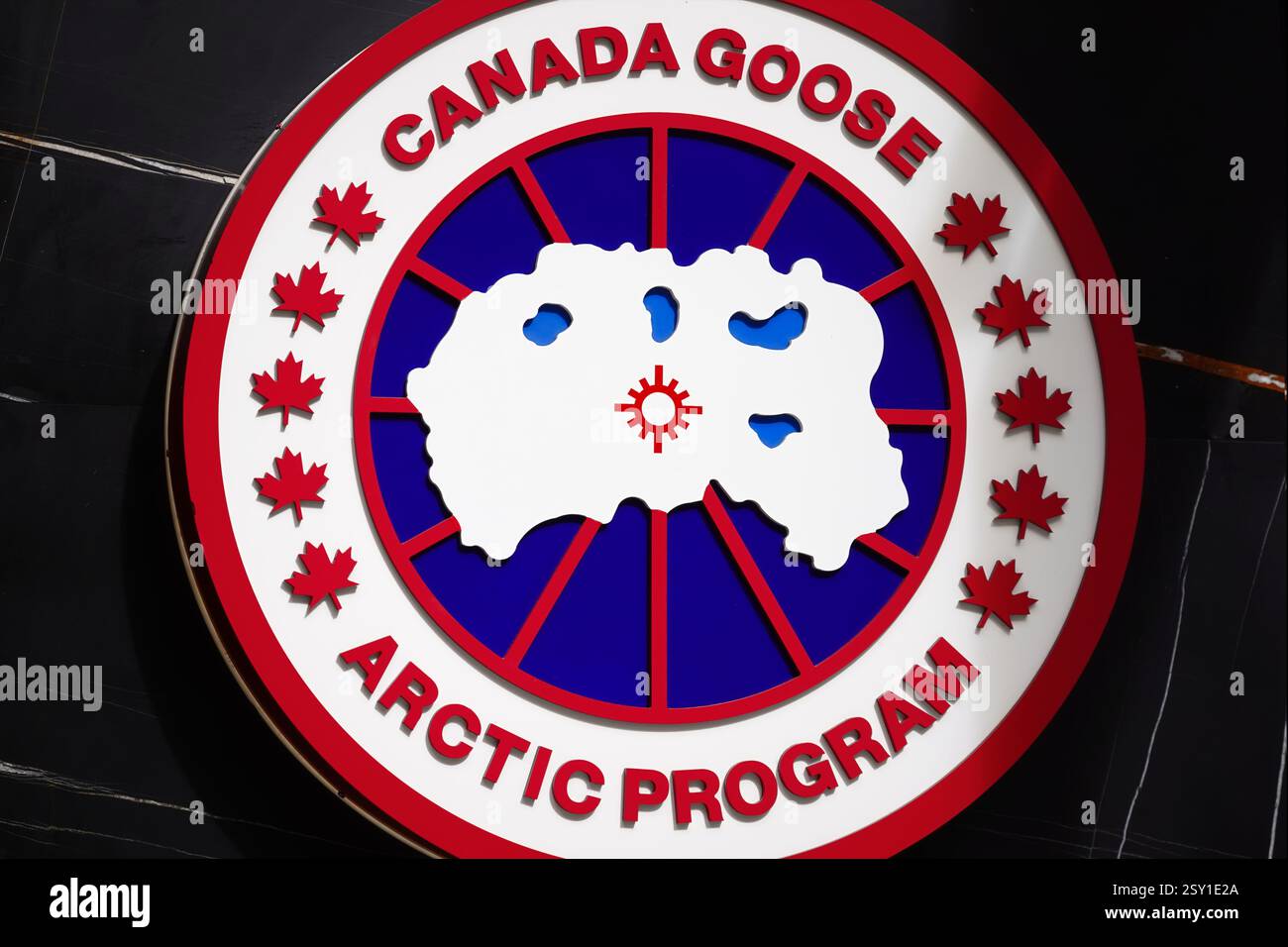 22 janv. 2025 - Honolulu, HI : Canada Goose Holdings Inc. Extreme closeup logo de la marque canadienne de vêtements au magasin dans le centre commercial Ala Moana Banque D'Images