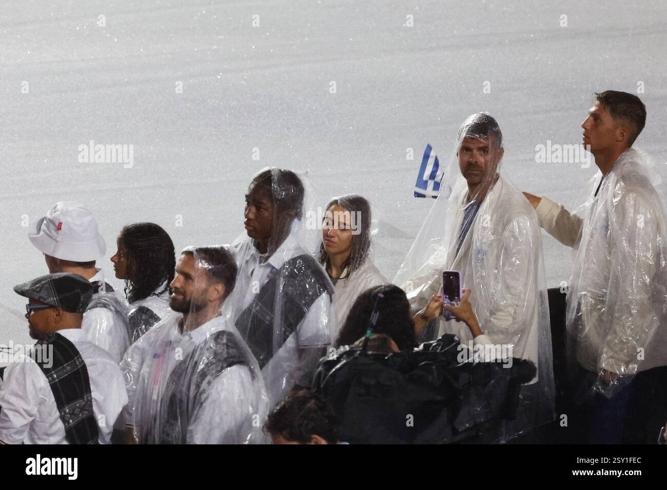 26 juillet 2024 - Paris, France : athlètes de l'équipe Grèce lors de la cérémonie d'ouverture des Jeux Olympiques de Paris 2024 (photo de Mickael Chavet) Banque D'Images