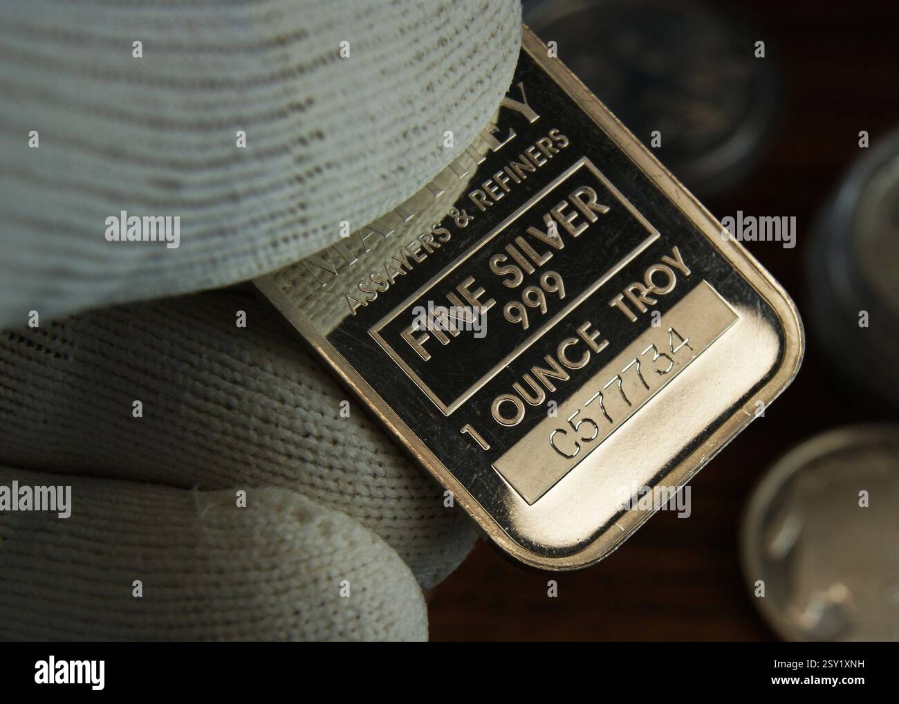 barre d'argent pur de 1 oz avec numéro de série. Argent d'investissement Banque D'Images
