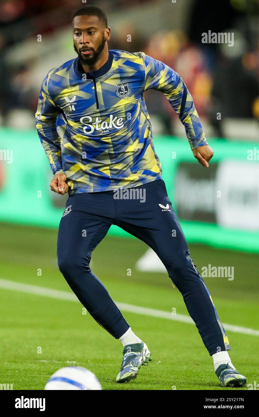 Beto of Everton se réchauffe avant le match de premier League Brentford vs Everton au Gtech Community Stadium, Londres, Royaume-Uni, le 26 février 2025 (photo par Izzy Poles/News images) Banque D'Images