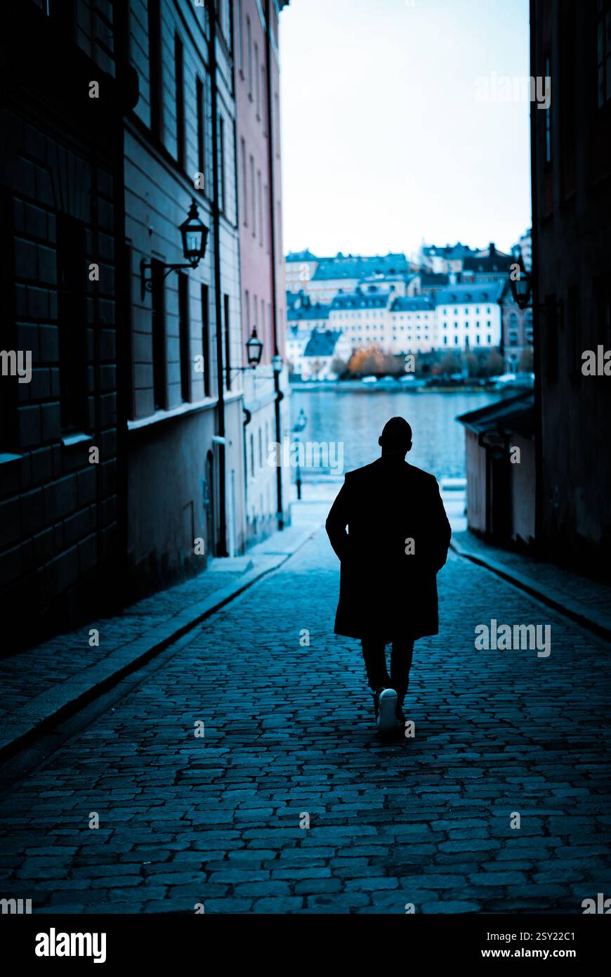 Silhouette d'un jeune homme à Stockholm Banque D'Images