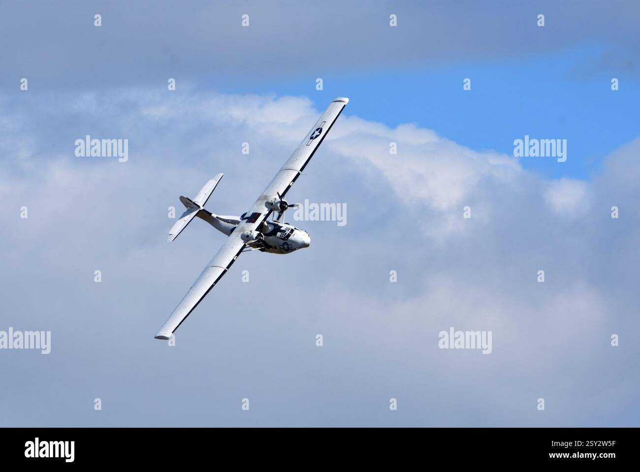 Vintage PBY-5A Catalina “Miss Pick Up” (G-PBYA) Flying Boat in Flight. Banque D'Images