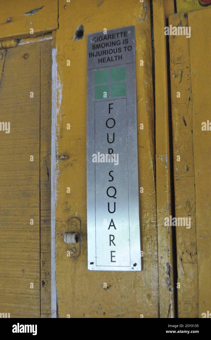 Plaque de publicité de cigarette à Tiracol à goa Inde Banque D'Images