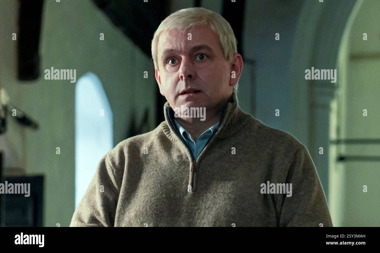 ROYAUME-UNI. Michael Sheen dans le rôle du Prince Andrew dans la série télévisée Amazon MGM, A Very Royal Scandal (2024). Intrigue : le scandale de Jeffrey Epstein atteint la famille royale britannique lorsque le prince Andrew est montré comme un ami du délinquant sexuel. En particulier, la série télévisée se concentre sur la relation entre le prince Andrew et une adolescente lorsqu'une photo d'eux est publiée ensemble. Désireux de raconter sa version de l'histoire, le prince Andrew accepte d'être interviewé par la BBC. Ça ne se passe pas bien. Réalisateur : Julian Jarrold auteur : Jeremy Brock source : Jeffrey Epstein et Prince Andrew histoire Ref:LMK106-260225-004 S Banque D'Images