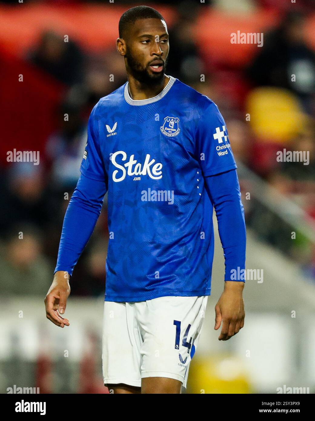 Beto of Everton regarde pendant le match de premier League Brentford vs Everton au Gtech Community Stadium, Londres, Royaume-Uni, le 26 février 2025 (photo par Izzy Poles/News images) Banque D'Images
