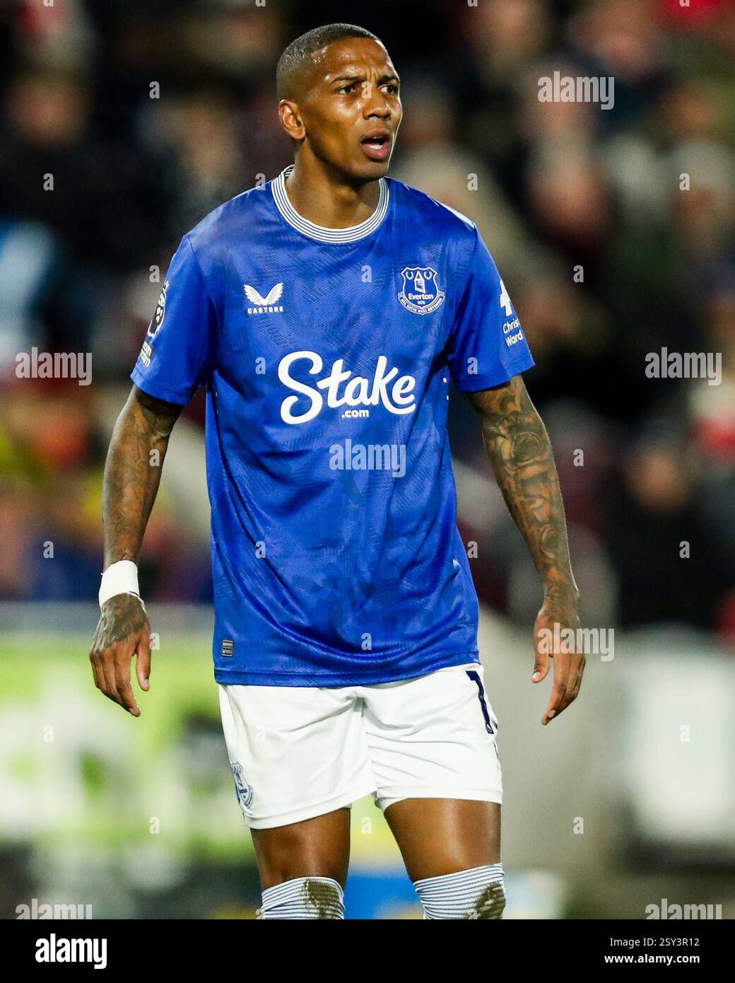 Ashley Young d'Everton réagit lors du match de premier League Brentford vs Everton au Gtech Community Stadium, Londres, Royaume-Uni, 26 février 2025 (photo par Izzy Poles/News images) Banque D'Images
