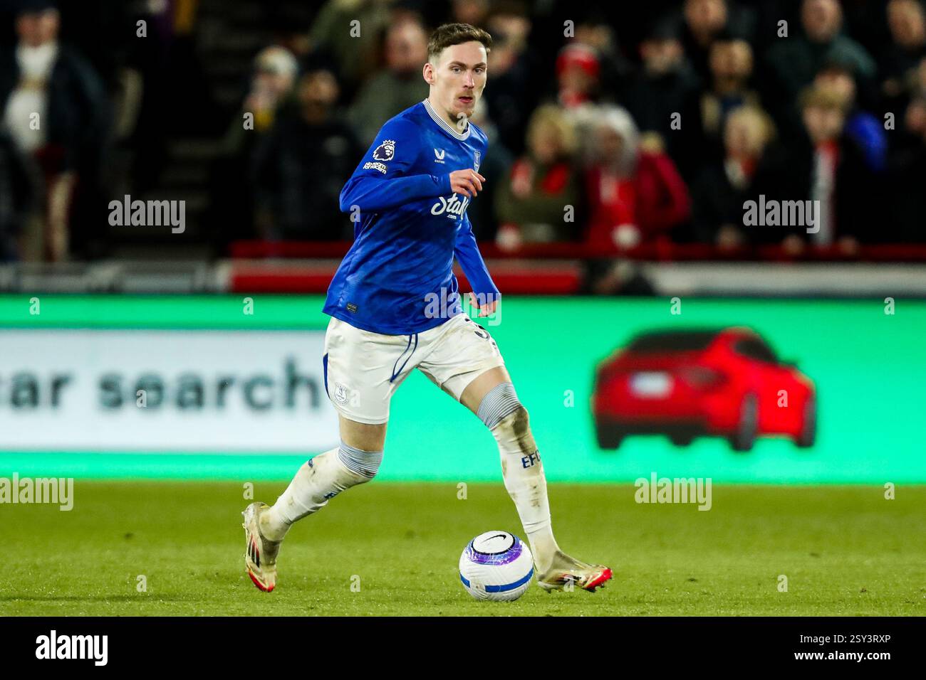 James Garner d'Everton court avec le ballon lors du match de premier League Brentford vs Everton au Gtech Community Stadium, Londres, Royaume-Uni, le 26 février 2025 (photo par Izzy Poles/News images) à Londres, Royaume-Uni le 26/02/2025. (Photo Izzy Poles/News images/SIPA USA) Banque D'Images