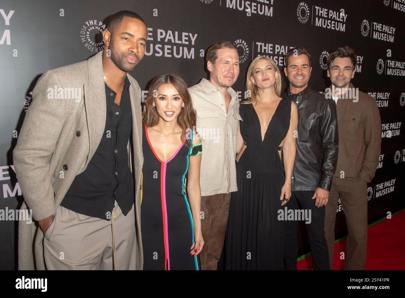 New York, États-Unis. 26 février 2025. NEW YORK, NEW YORK - FÉVRIER 26 : (de gauche à droite) Jay Ellis, Brenda Song, Scott MacArthur, Kate Hudson, Justin Theroux et Drew Tarver assistent à la projection de Netflix au Paley Museum le 26 février 2025 à New York. Crédit : Ron Adar/Alamy Live News Banque D'Images