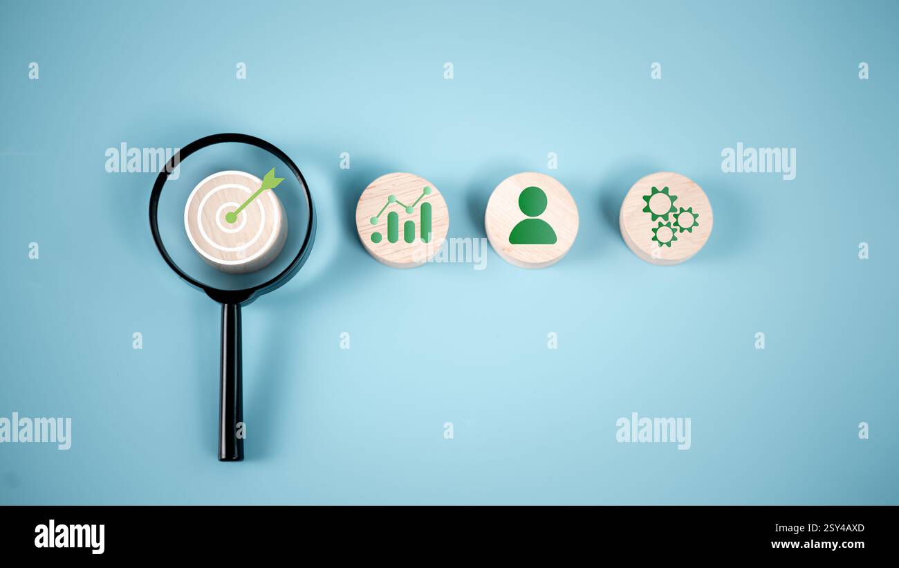 Objectif et cible, objectifs et concepts d'objectifs d'affaires, concept de réussite et de cible d'affaires, gestion de projet, Stratégie d'entreprise, Loupe fo Banque D'Images